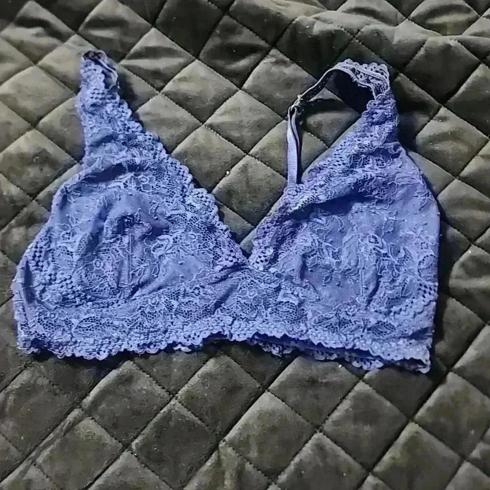 NWOT- dark blue lace bralette!
